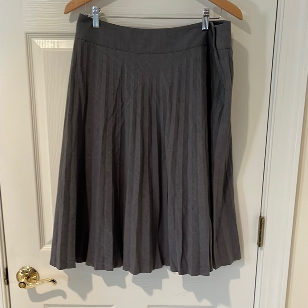 Laura Hensen Gray Knee-Length A-Line Pleated Skirt